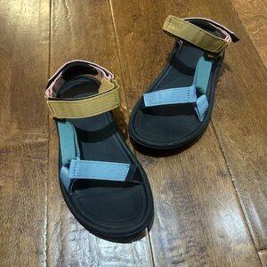 $40! Last chance! Final sale at $40! Teva Hurricane XLT 2